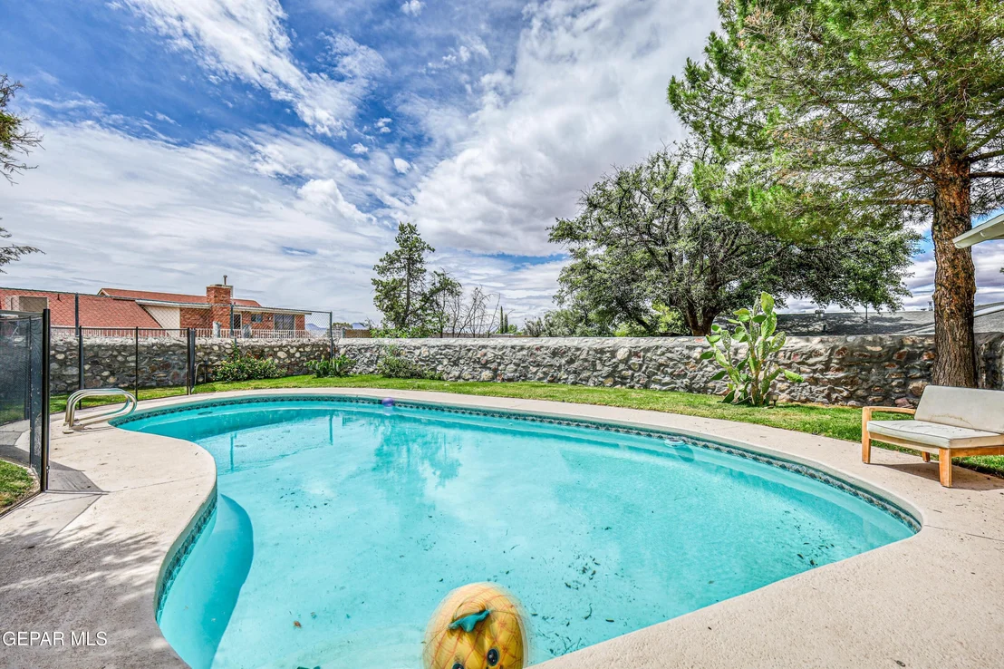 Photo of 708 SOMERSET Drive