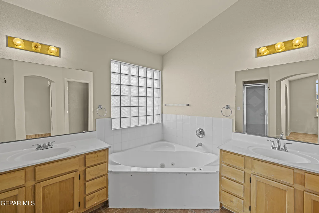 Photo of 10817 WALDEN POND Street