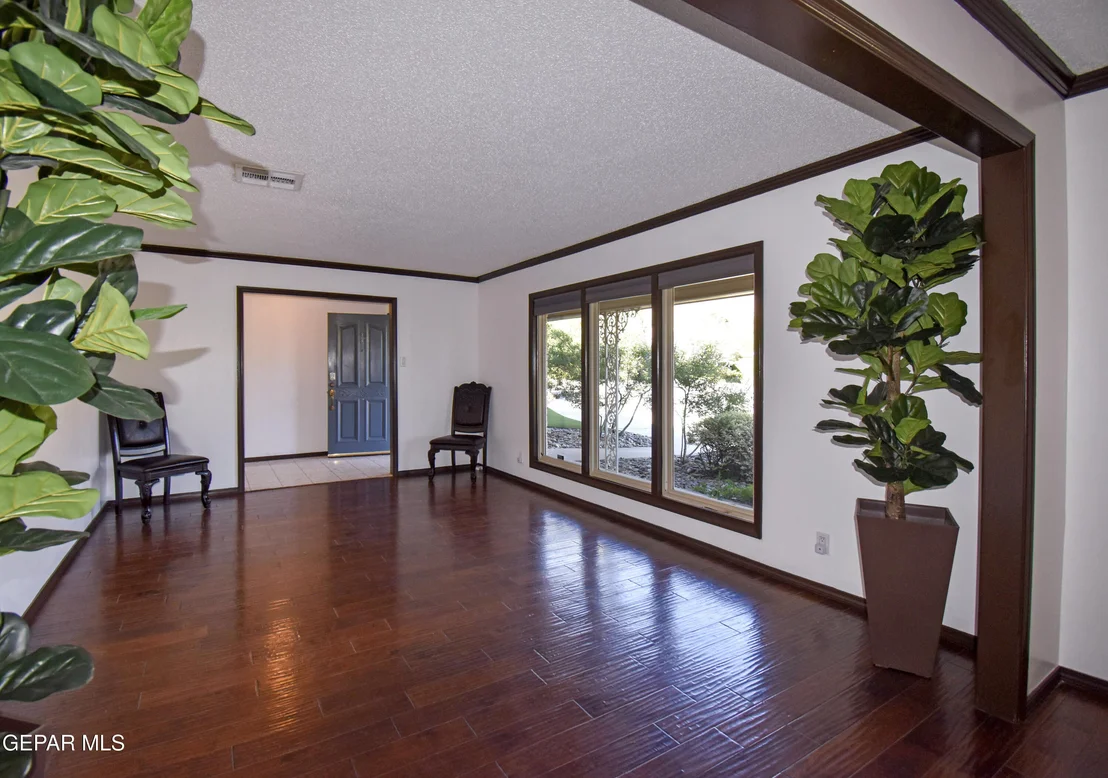 Photo of 849 River Oaks Drive