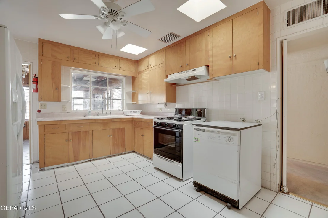 Photo of 4701 Leeds Avenue