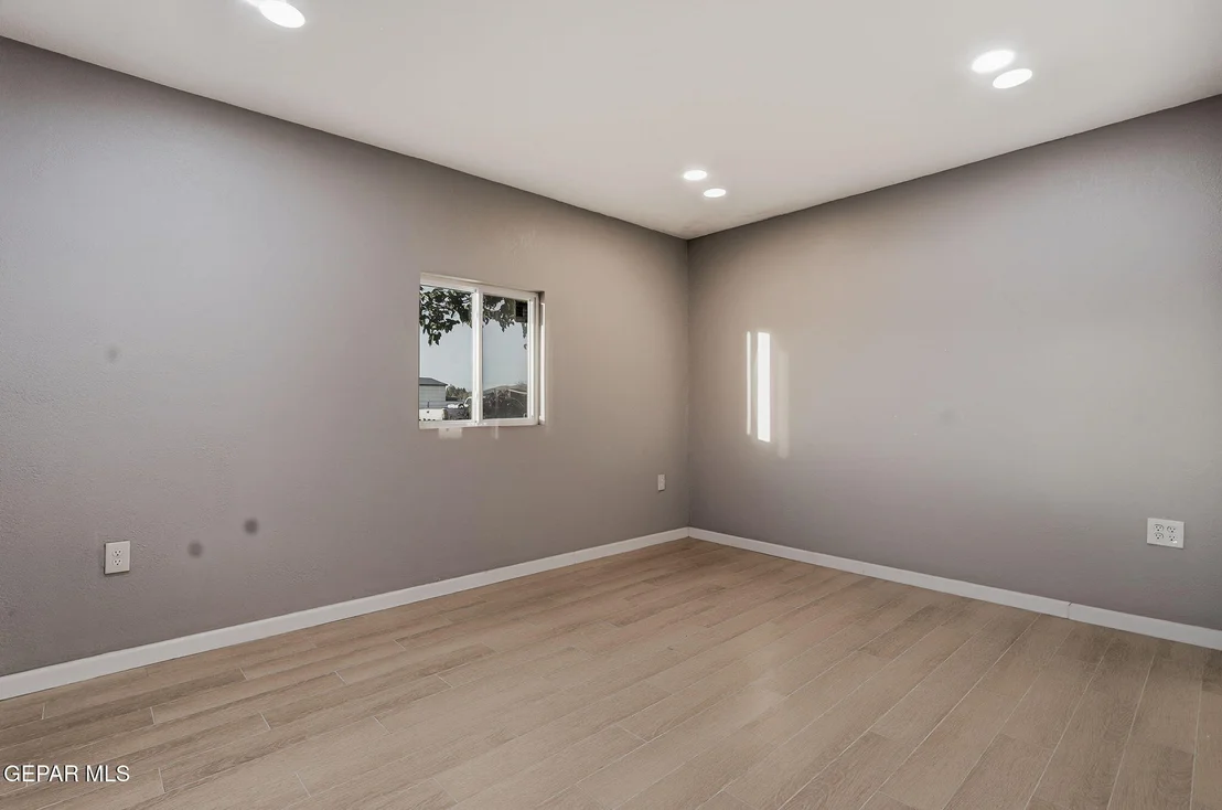 Photo of 171 HOLGUIN Avenue