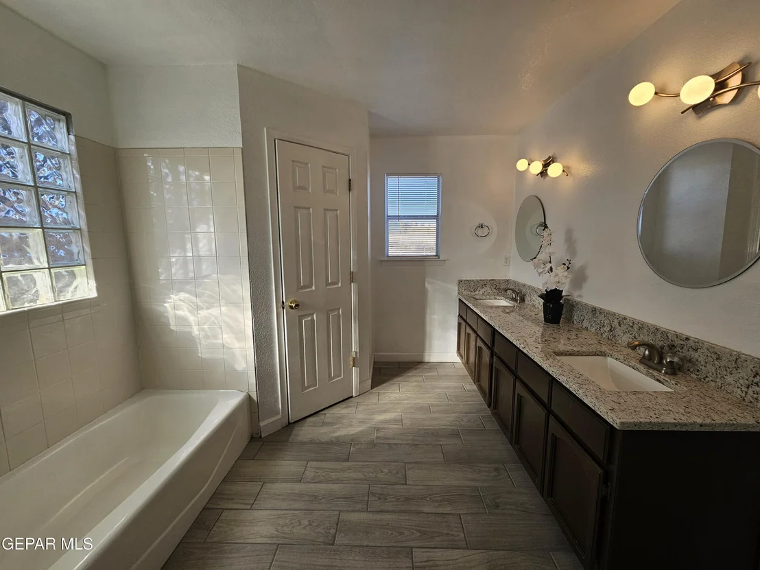 Photo of 2155 SUN MANOR Drive