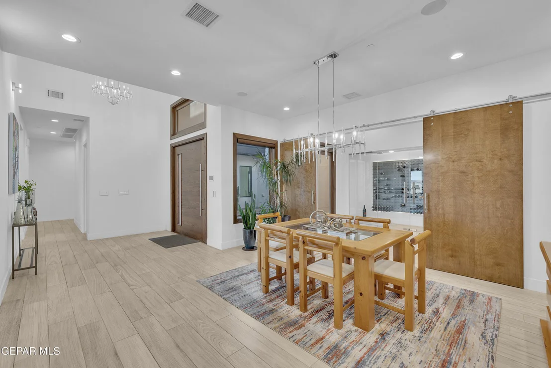 Photo of 386 ROCKY POINTE Drive