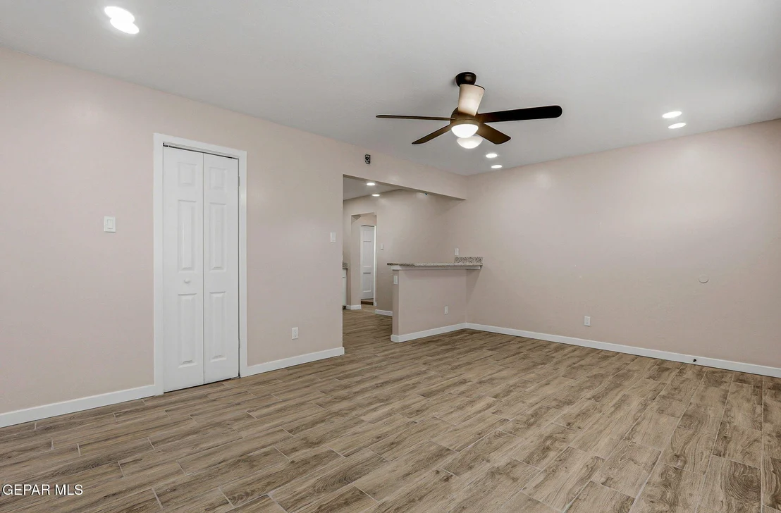 Photo of 5700 Lexington Road