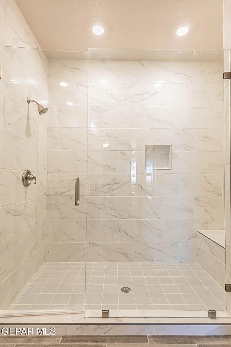 Photo of 933 Nayland Place