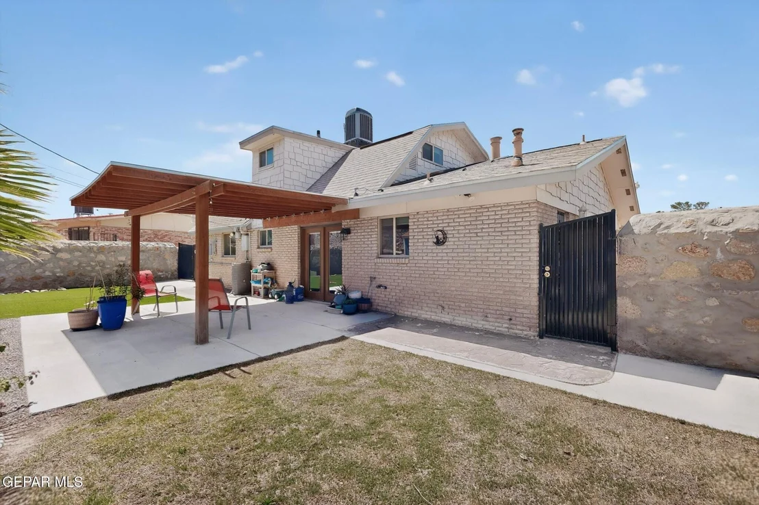 Photo of 537 RIDGEMONT Drive