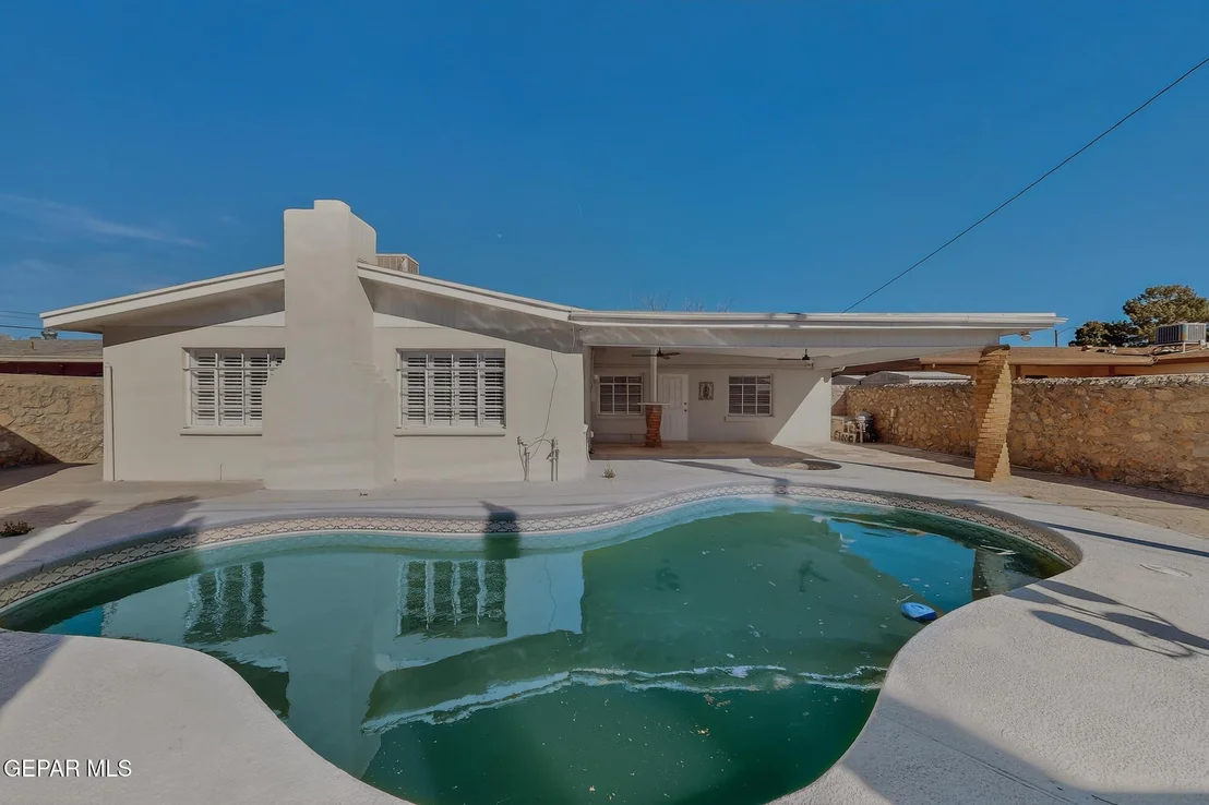 Photo of 1515 DENNIS Circle