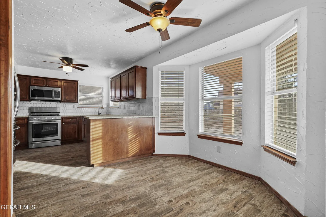Photo of 3085 KINGS CROWN Place