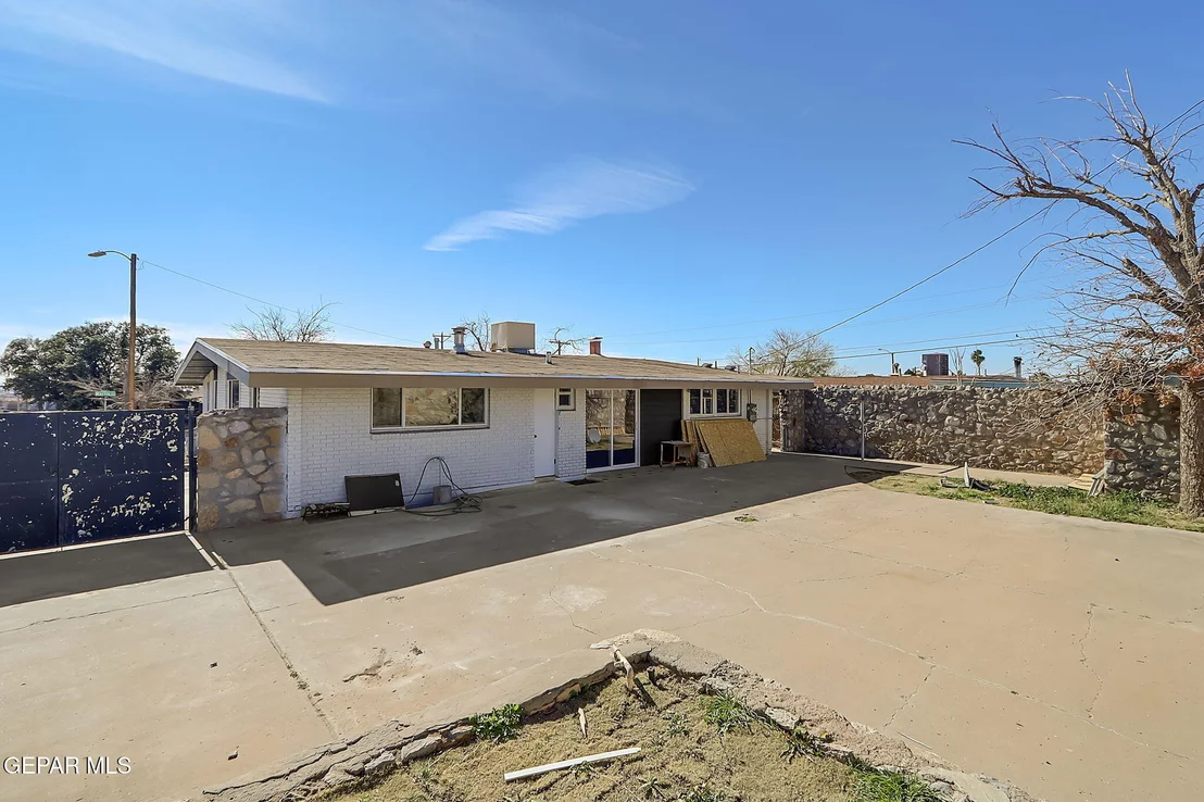 Photo of 5609 MARTIN Lane