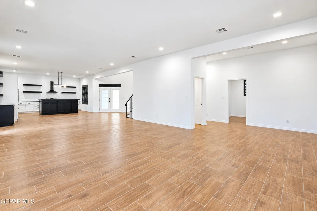 Photo of 817 Jones Point Place