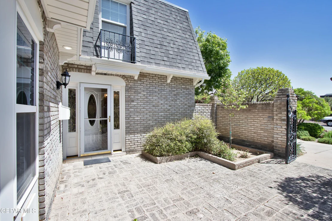 Photo of 517 Stonebluff Road