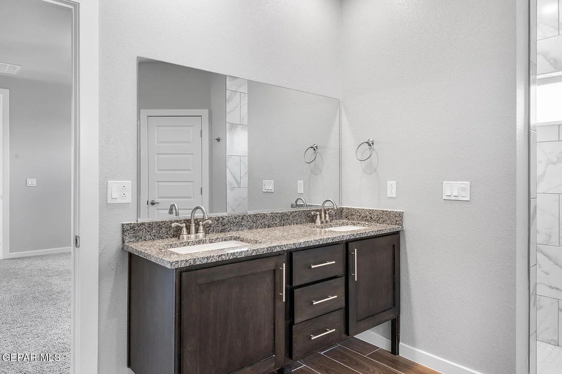 Photo of 937 Nayland Place