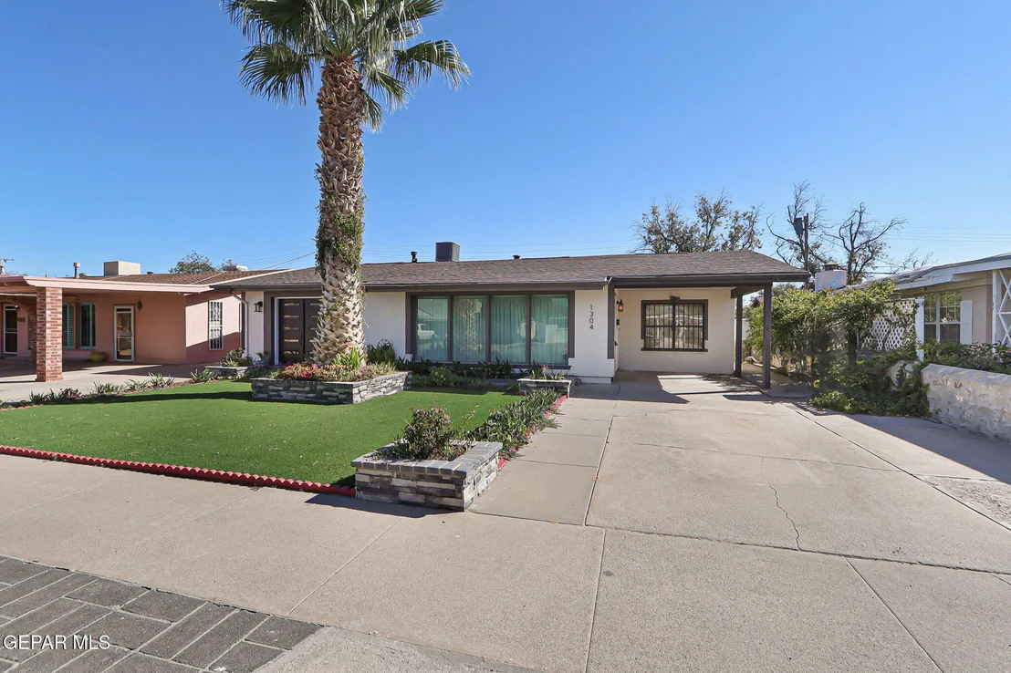 Photo of 1304 Honeysuckle Drive