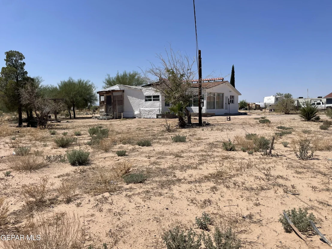Photo of 15240 PERLITE Drive