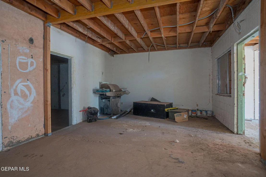 Photo of 4131 THOMASON Avenue