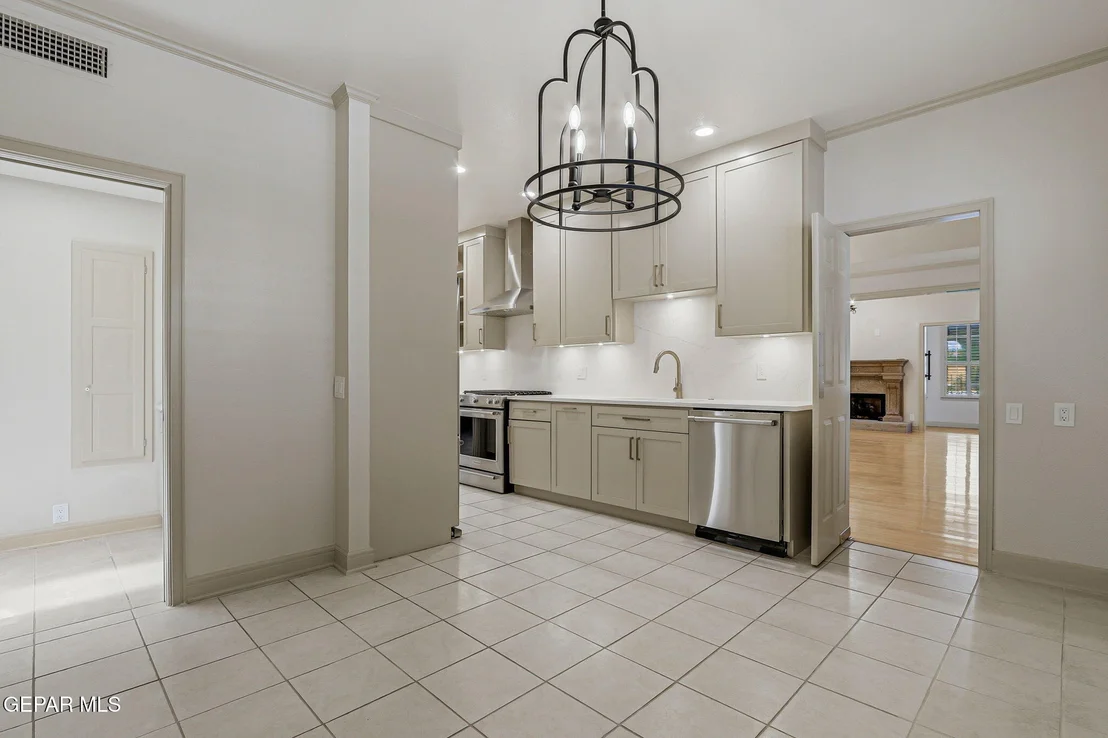 Photo of 1077 LOS JARDINES Circle