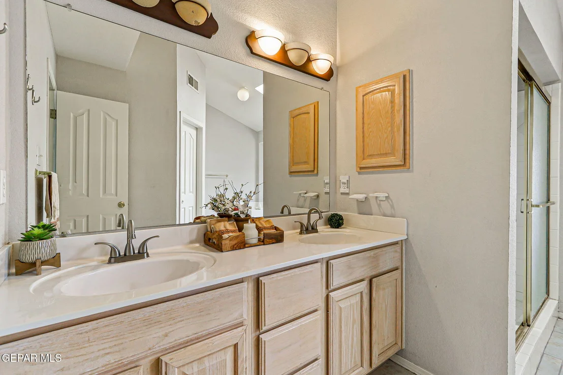 Photo of 1400 Maple Ridge Way