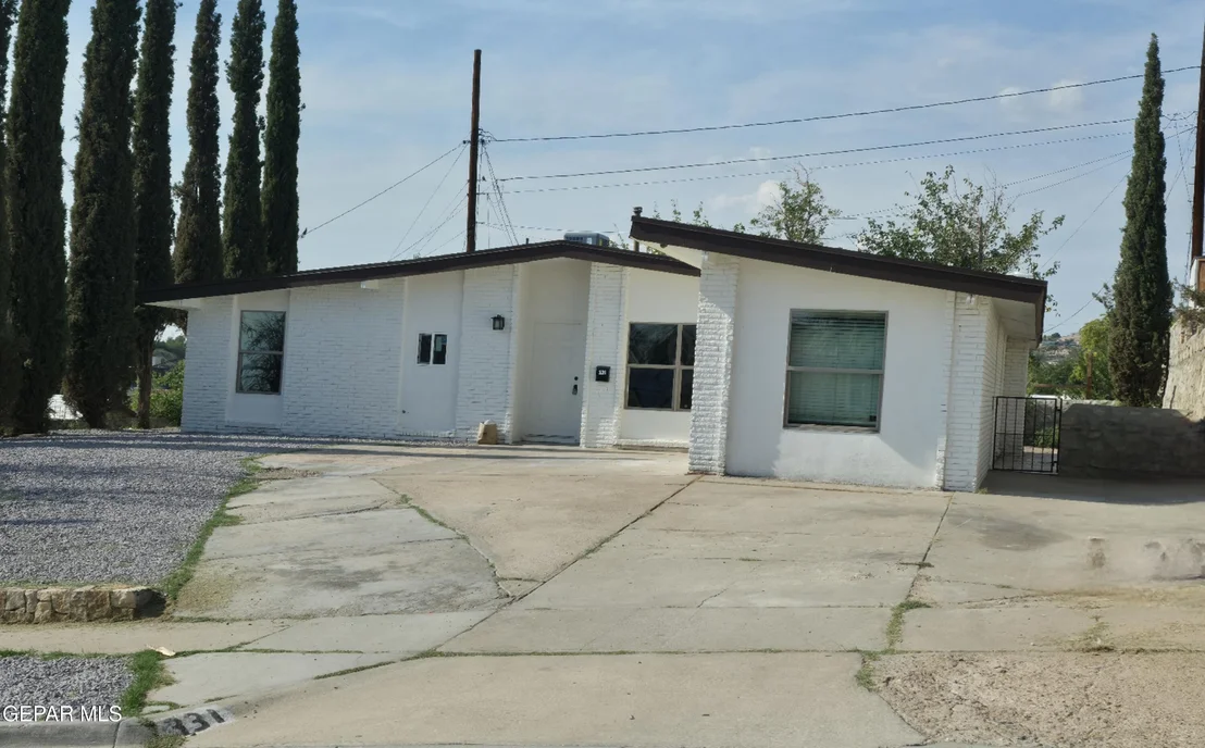 Photo of 331 CARNIVAL Drive