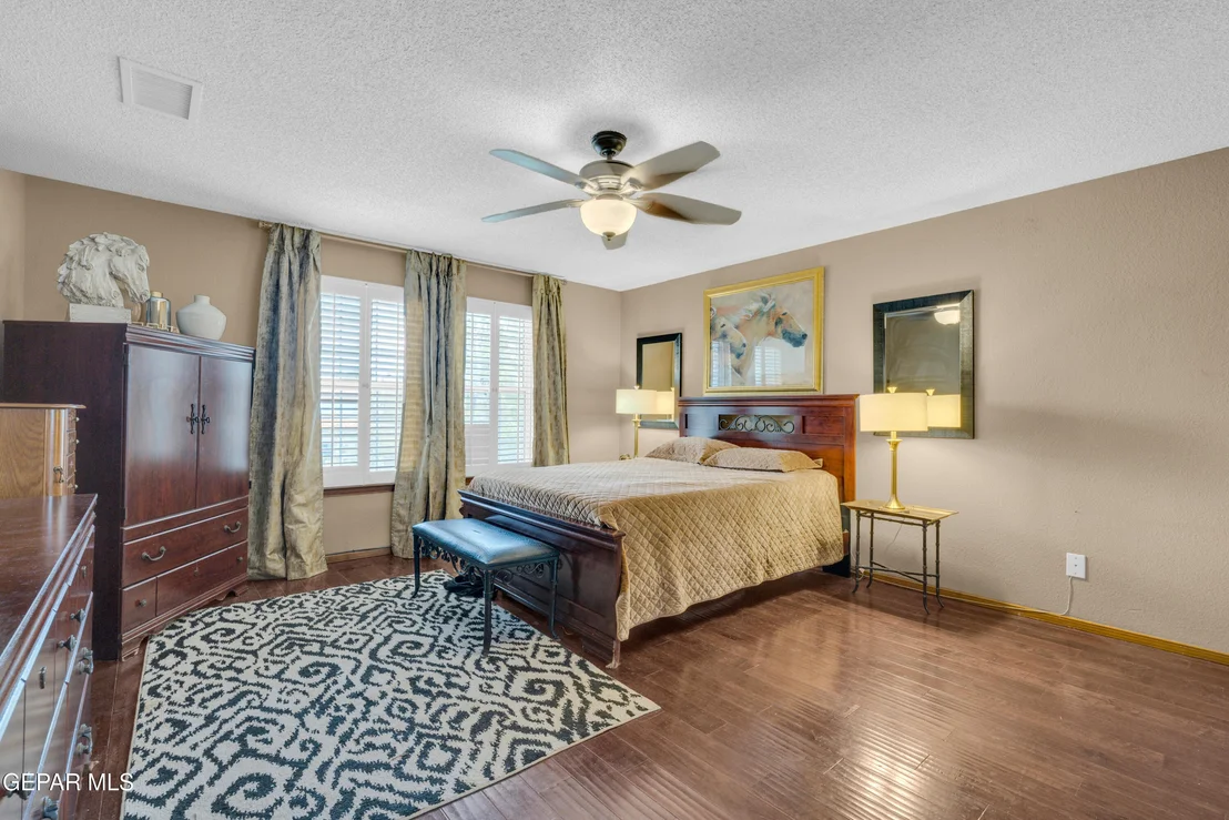Photo of 2121 GREENLEE Drive