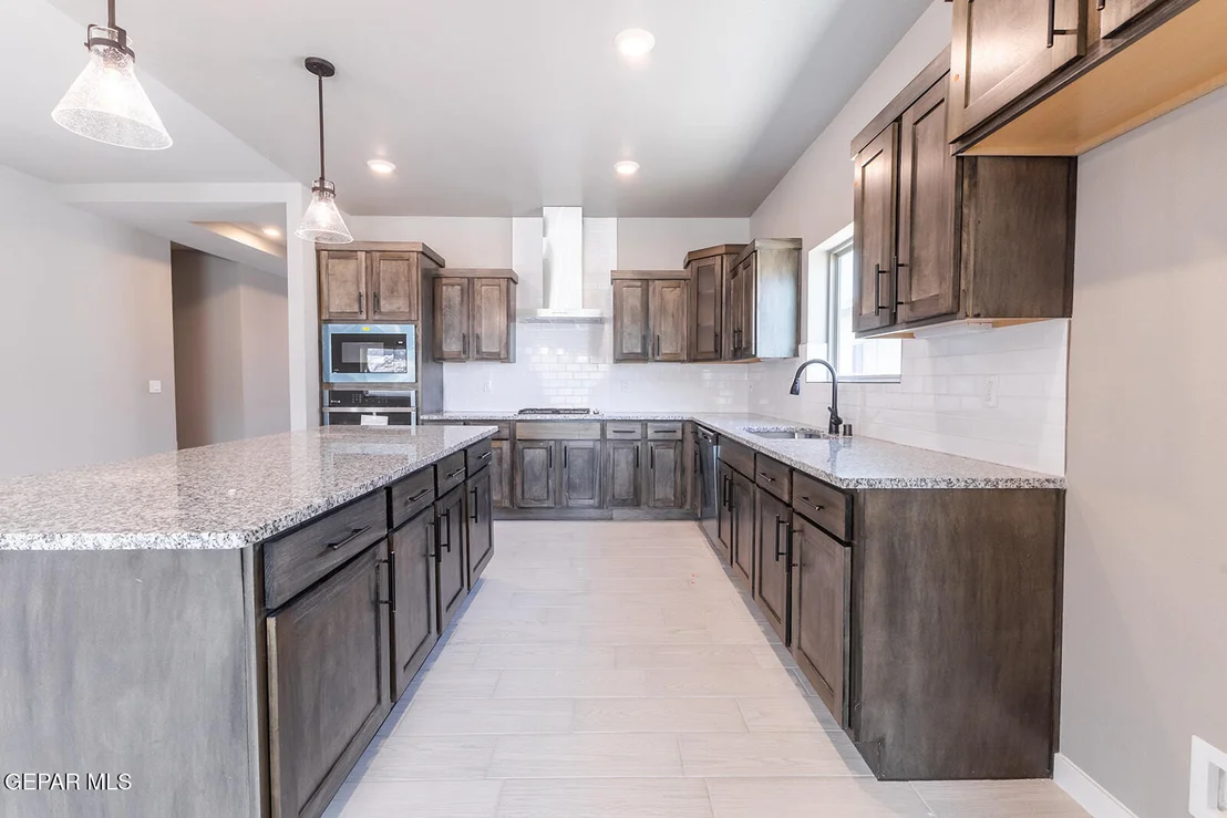 Photo of 952 Sandhurst Place