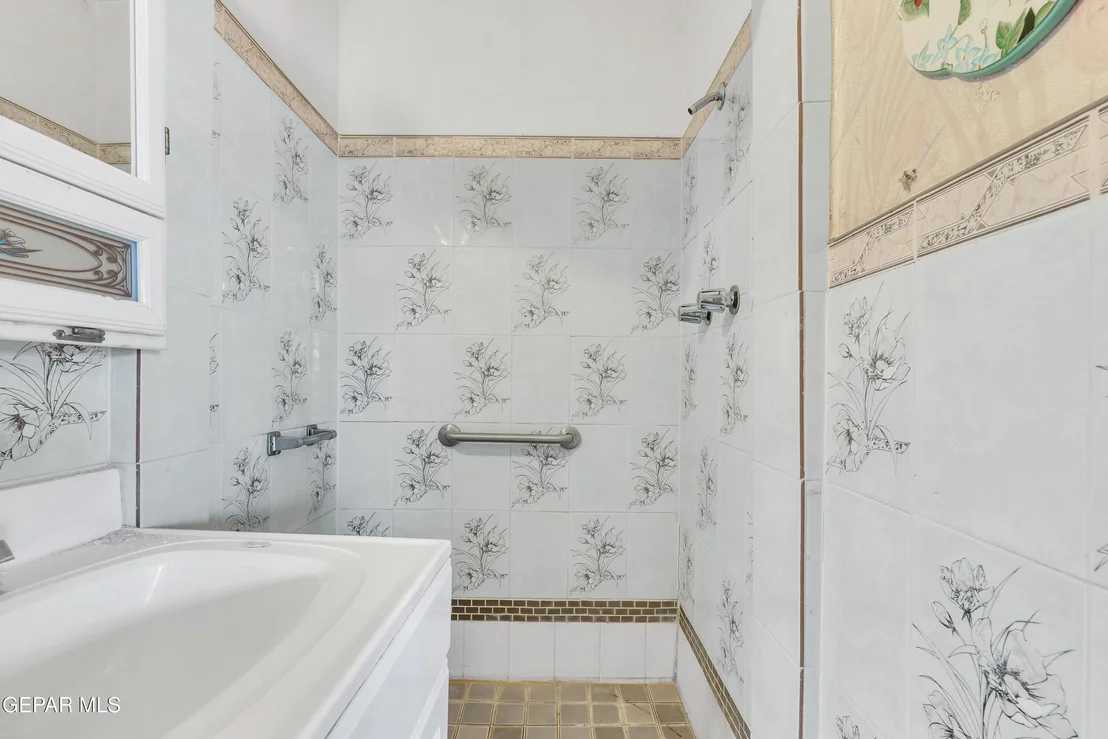 Photo of 5013 Flower Drive