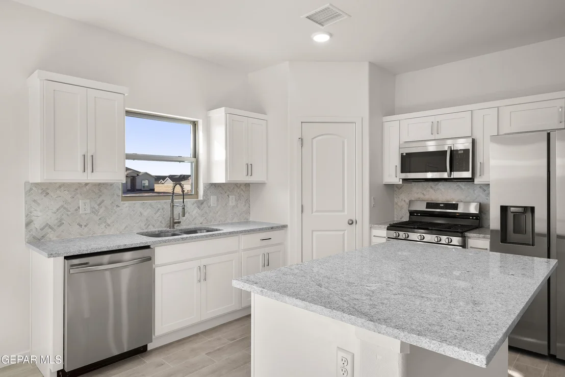 Photo of 13833 Summer Wave Avenue