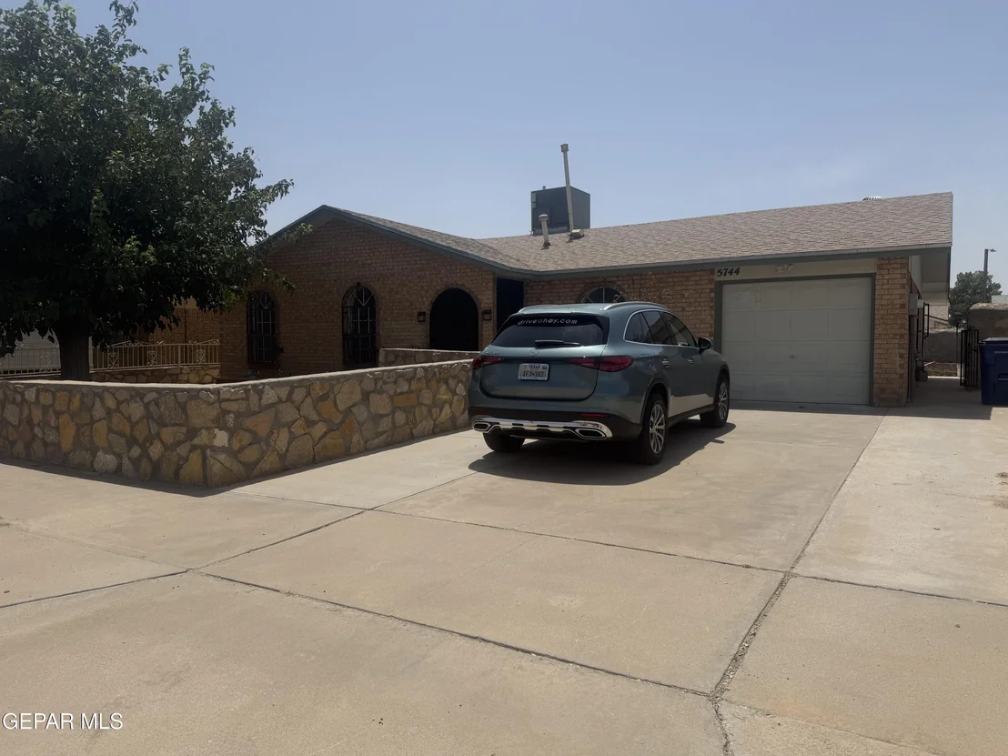Photo of 5744 Longview Circle