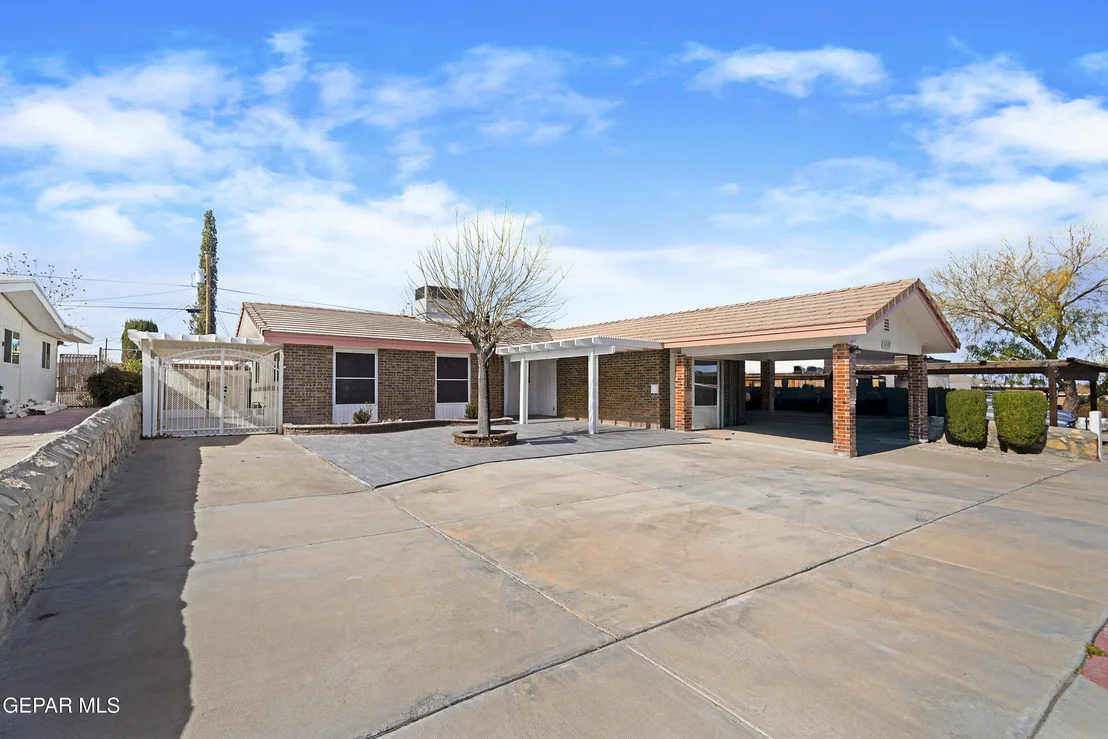 Photo of 2205 VILLA PLATA Drive