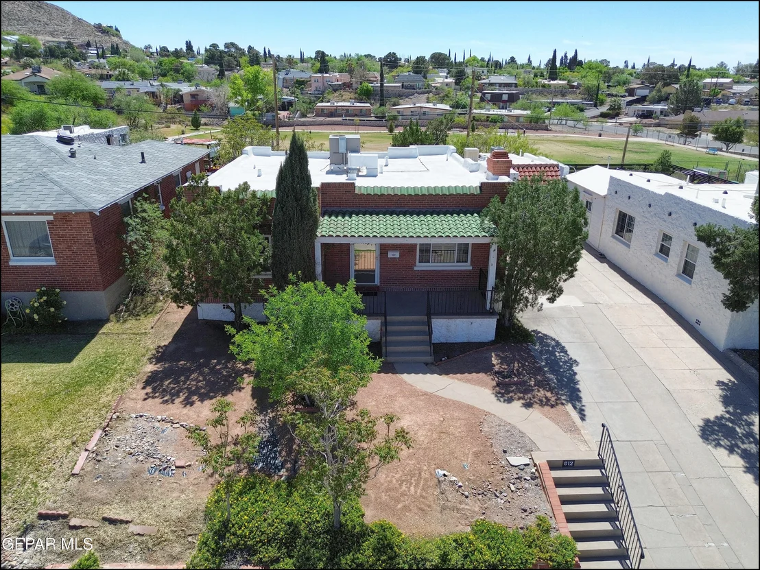 Photo of 912 MESITA Drive