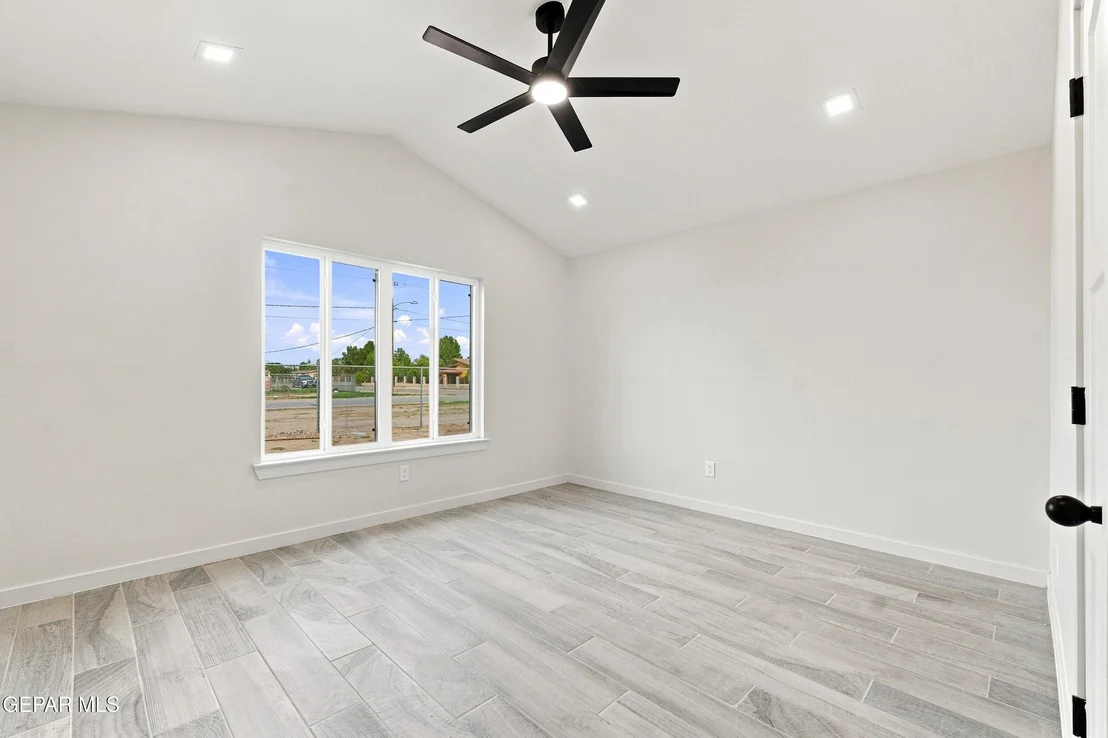 Photo of 11571 Riverside Road