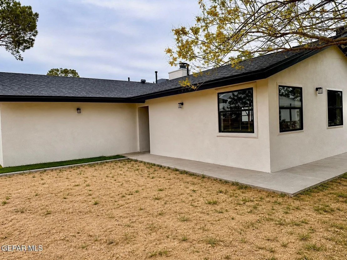 Photo of 775 W BORDERLAND Road