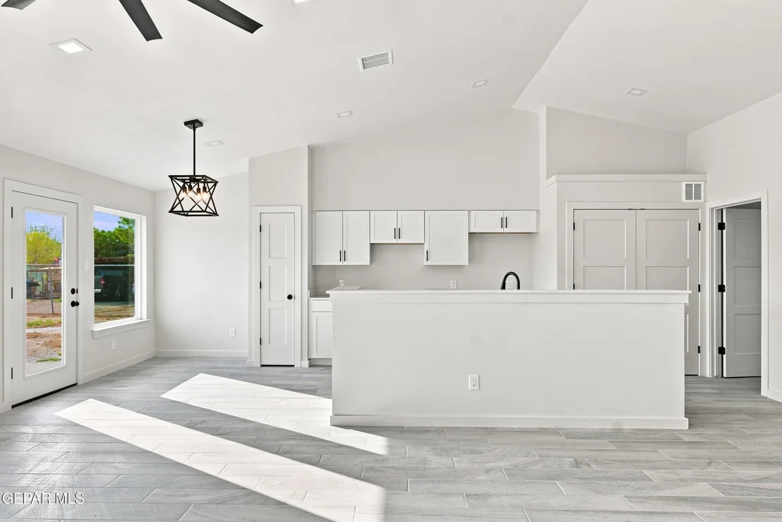 Photo of 11571 Riverside Road