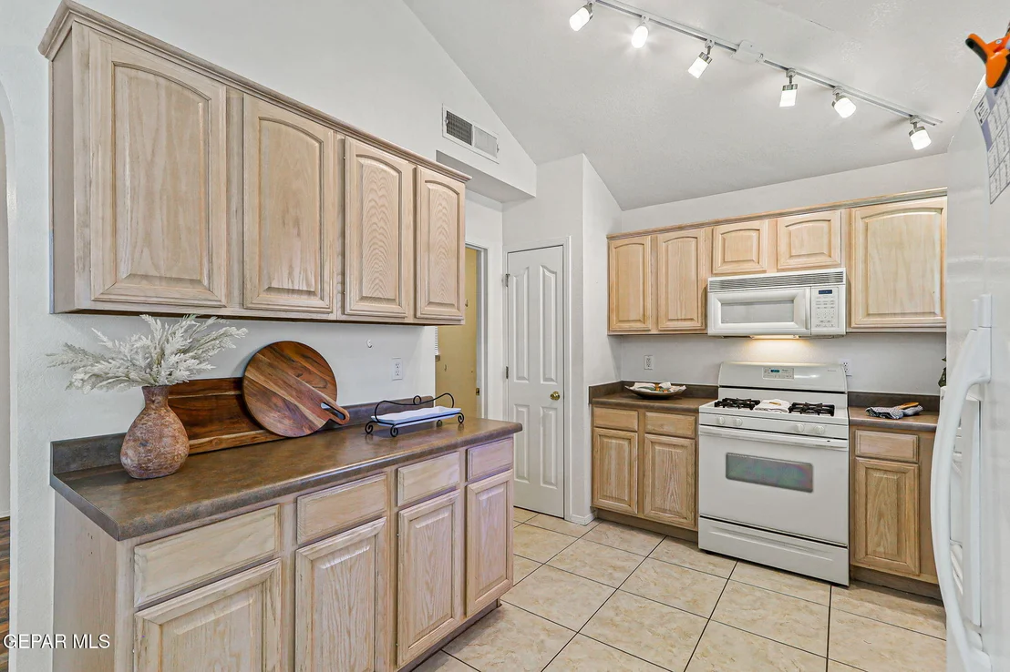 Photo of 1400 Maple Ridge Way