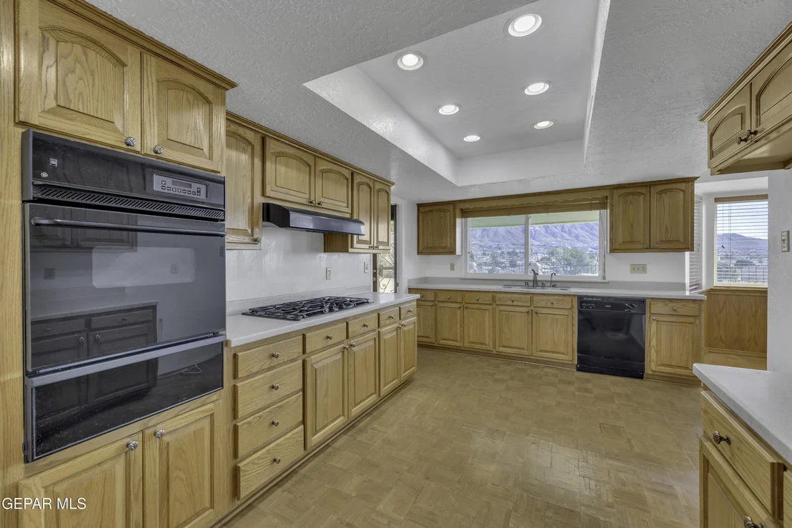 Photo of 612 SOMERSET Drive