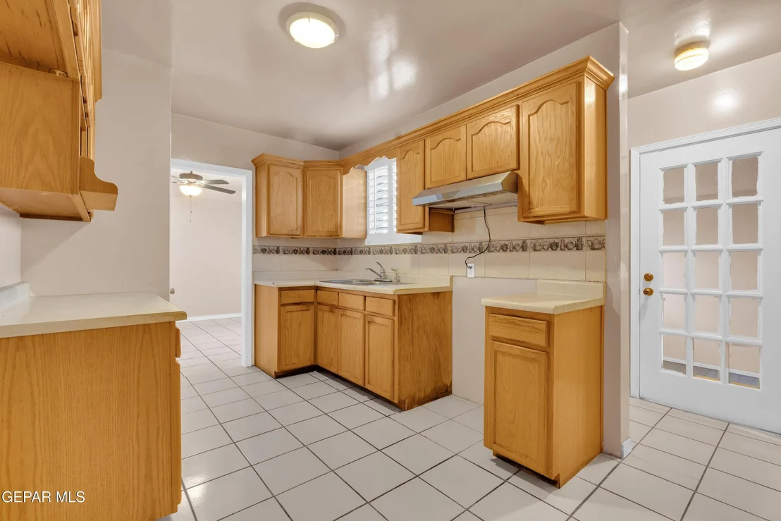 Photo of 800 Raynolds Street
