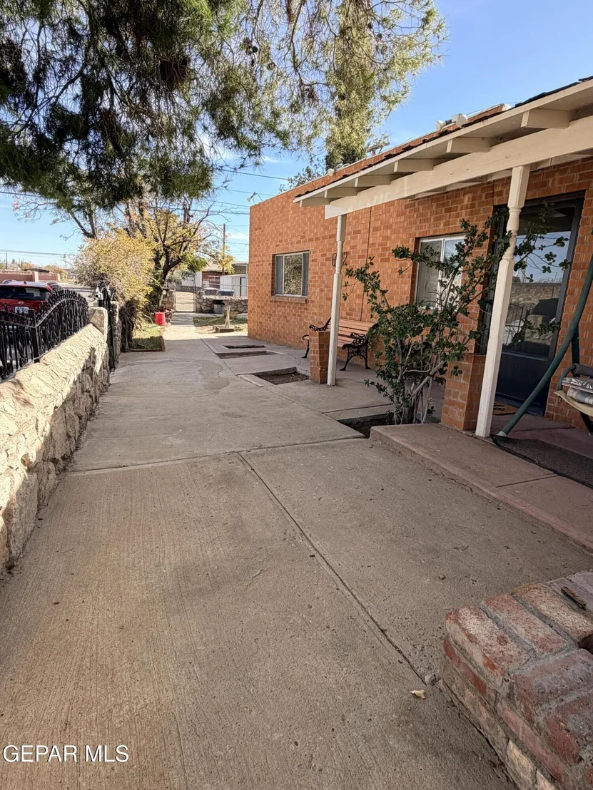 Photo of 6422 GEIGER Avenue