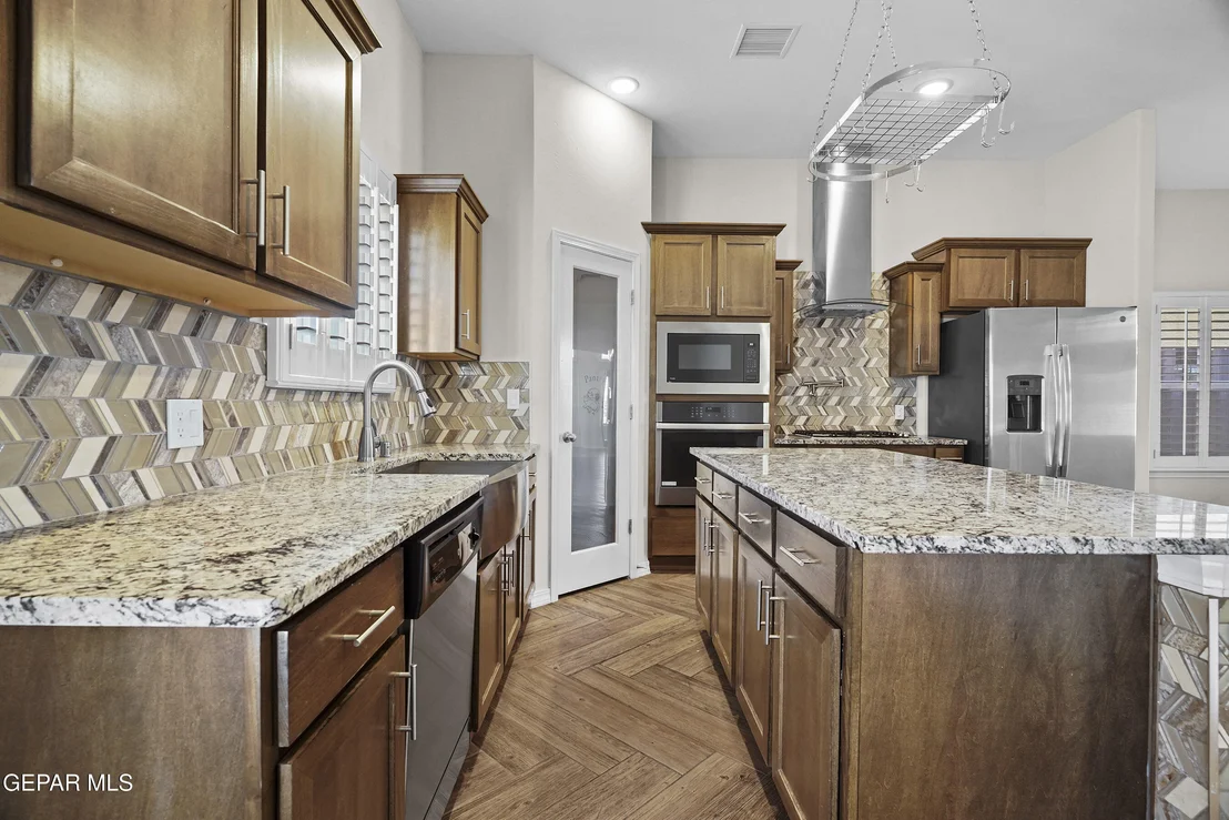 Photo of 6933 COPPER TOWN Drive