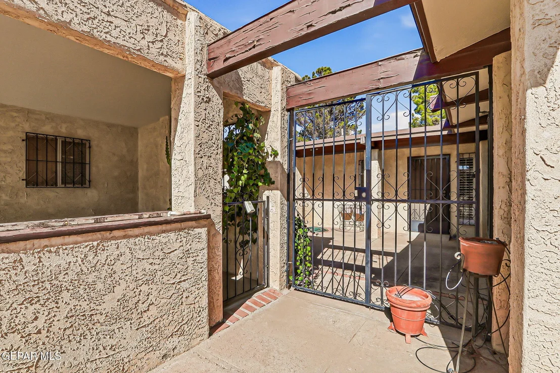 Photo of 6933 POLVADERA Drive
