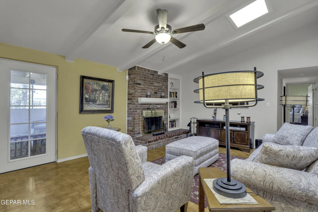 Photo of 801 MONTCLAIR Drive