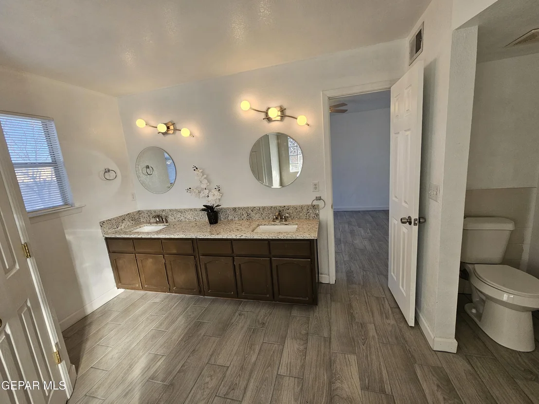 Photo of 2155 SUN MANOR Drive