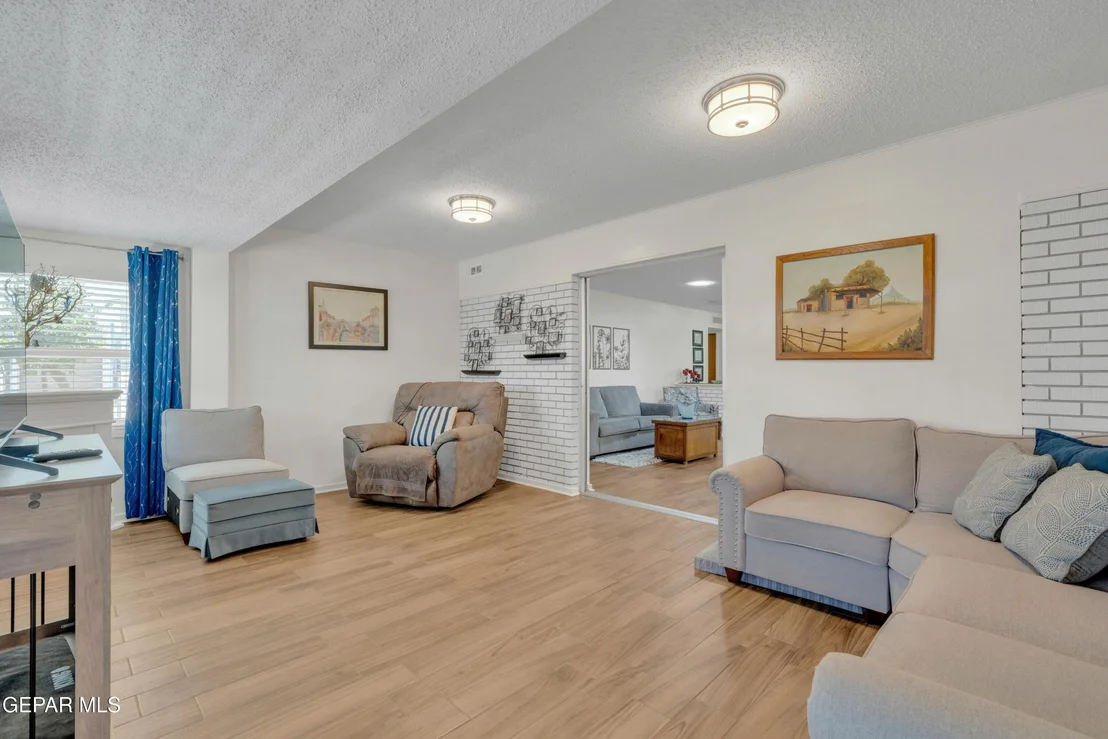 Photo of 400 Perth Court
