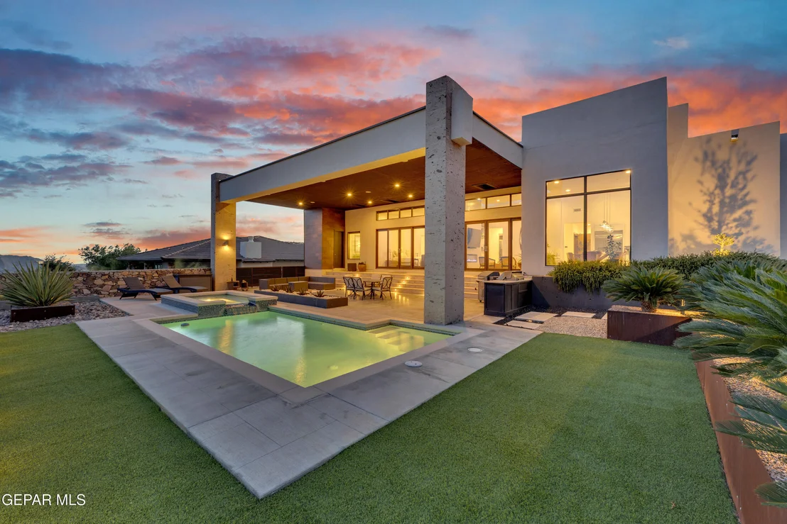 Photo of 386 ROCKY POINTE Drive