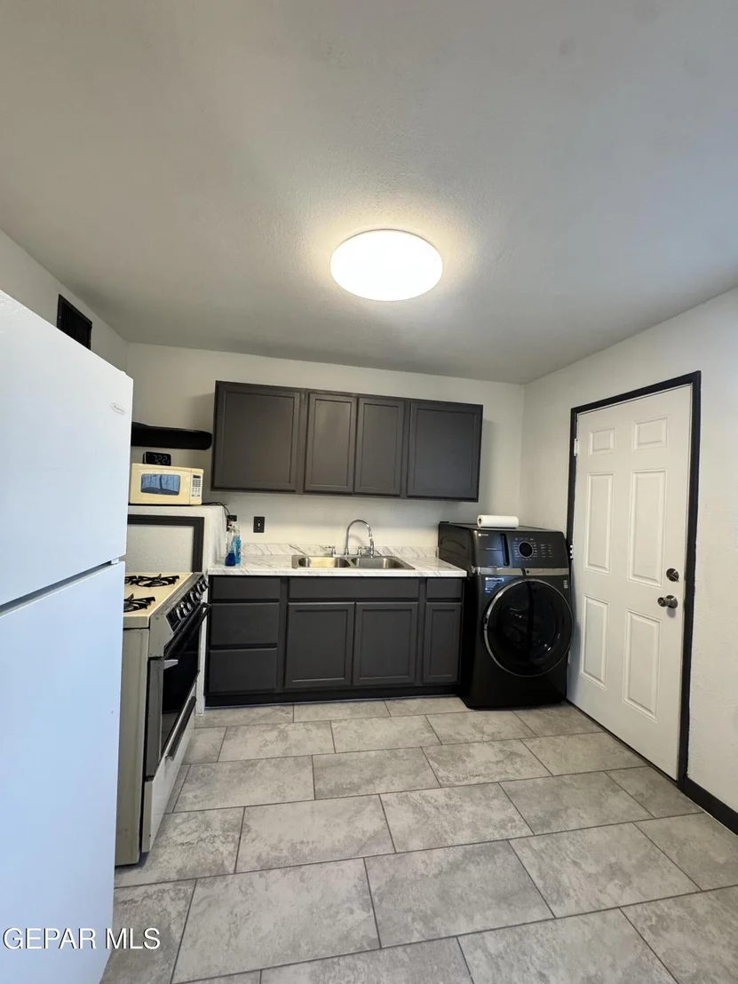 Photo of 828 OLSON Street