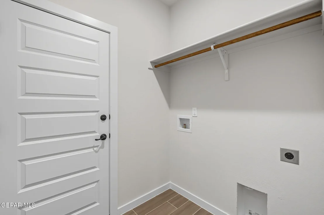Photo of 925 Nayland Place