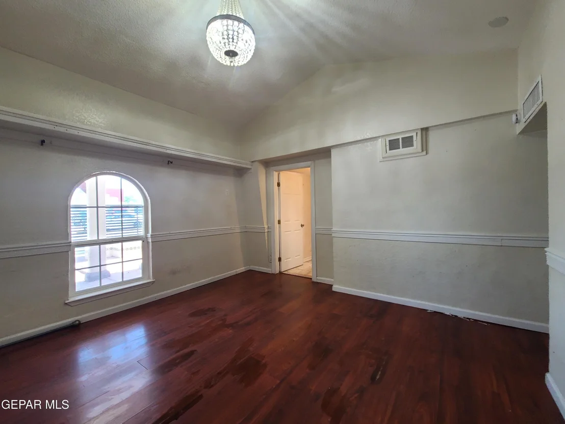 Photo of 1714 BANKER Road
