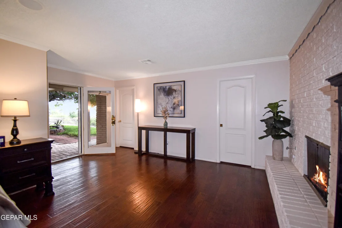 Photo of 849 River Oaks Drive