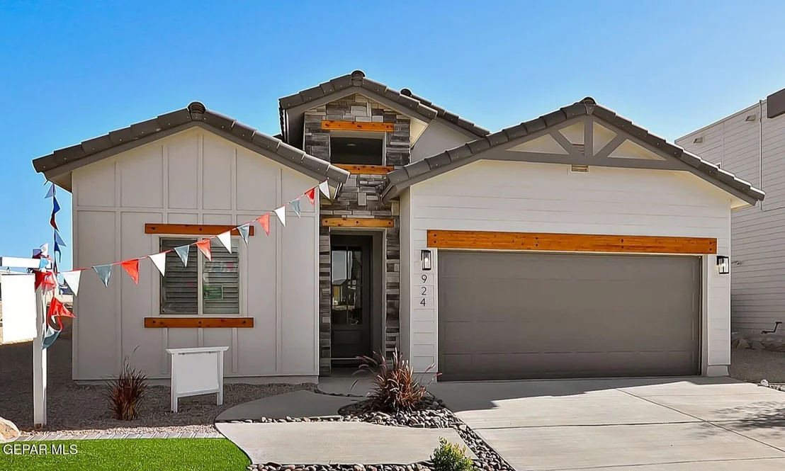 Photo of 924 Nayland Place