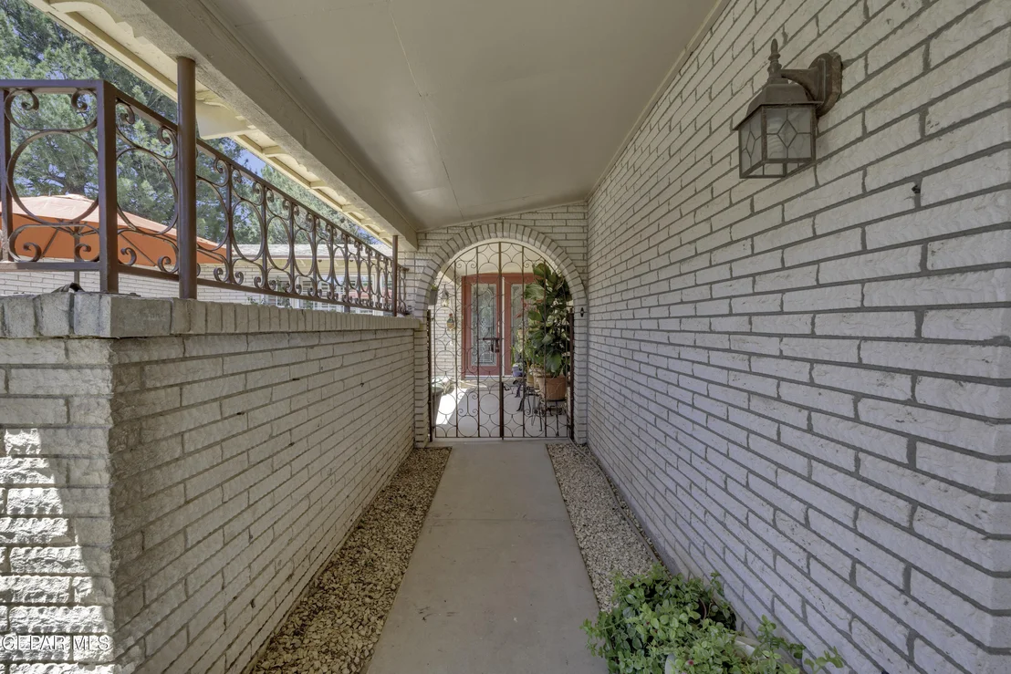Photo of 801 MONTCLAIR Drive