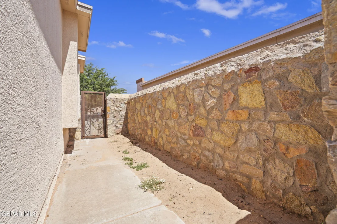 Photo of 813 Desert Bush Drive