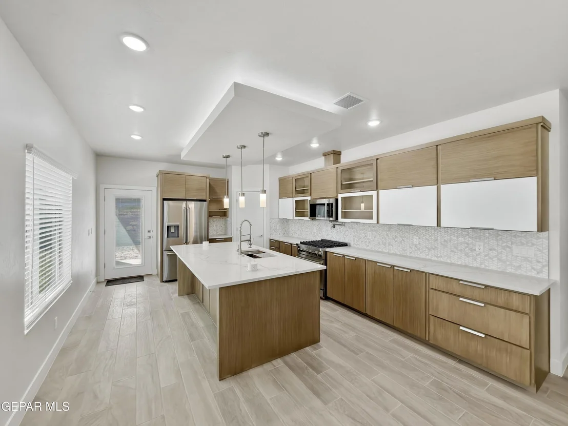 Photo of 3936 PERSPECTIVE Street